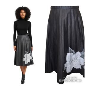 Coated Black Pleated Swing Skirt Gardenia Size 10 Runs Small (26” waist)
